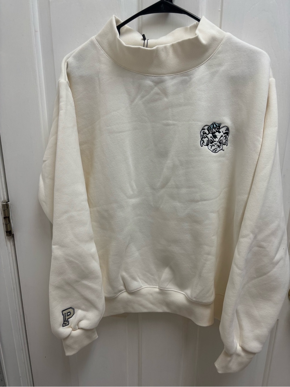 Parke/47 Collab UNC Cream Mock-Neck Women's Sweatshirt with Embroidered Motif
